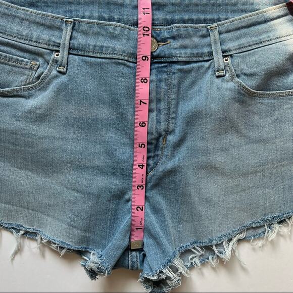 Levi’s Denim Shorts 32 Distressed Hem Mid‎ Rise Cut Off Jean Shorts - Picture 9 of 12